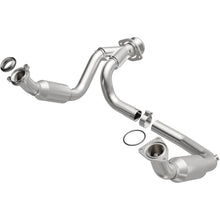 Load image into Gallery viewer, Magnaflow 09-10 Cadillac Escalade 6.2L Direct Fit Converter (5551631)