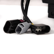 Load image into Gallery viewer, 05-07 Ford Super Duty/Excursion LUXX-Series LED Projector Headlights Alpha-Black