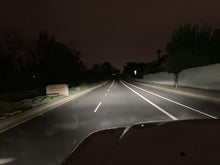 Load image into Gallery viewer, 05-11 Toyota Tacoma LUXX-Series LED Crystal Headlights Chrome