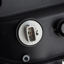 Load image into Gallery viewer, 14-21 Toyota Tundra LUXX-Series LED Tail Lights Black-Red