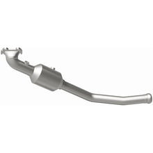 Load image into Gallery viewer, Magnaflow 13-15 Dodge Durango V6 3.6L OEM Grade / EPA Compliant Direct-Fit Catalytic Converter (21-250)