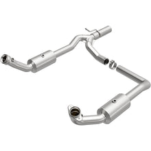 Load image into Gallery viewer, Magnaflow 09-13 Ford E-350 Super Duty V10 6.8 OEM Underbody Direct Fit Catalytic Converter (21-599)