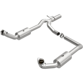 Magnaflow 09-13 Ford E-350 Super Duty V10 6.8 OEM Underbody Direct Fit Catalytic Converter (21-599)