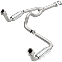 Load image into Gallery viewer, MagnaFlow Conv DF 2000 Chevrolet/GMC Express/Savana 1500/2500 5.7L to 8500 GVW (23073)