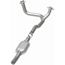 Load image into Gallery viewer, MagnaFlow Conv DF 96 Ford E-Series Van 5.8L (23101)