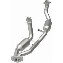 Load image into Gallery viewer, MagnaFlow Conv DF 99-00 Windstar 3.0L V6 (23542)