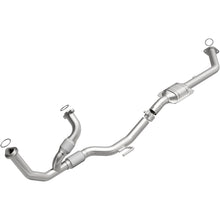 Load image into Gallery viewer, MagnaFlow Conv DF 98-00 Sienna 3.0L (23751)