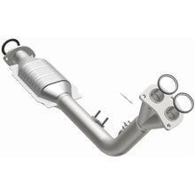 Load image into Gallery viewer, Magnaflow Conv DF 96-00 Toyota 4 Runner 2.7 (24286)