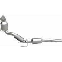 Load image into Gallery viewer, Magnaflow 16-18 Volkswagen Jetta L4 OEM Underbody Single Direct Fit Converter (280134)