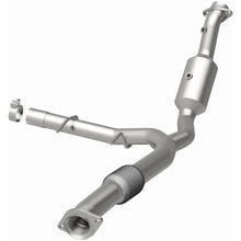 Load image into Gallery viewer, Magnaflow 18-21 Ford Expedition Right Underbody 3.5L Direct Fit Catalytic Converter (280219)