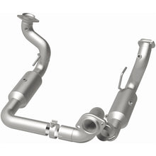 Load image into Gallery viewer, Magnaflow 20-22 Ford F-250 SD Single Underbody Direct Fit Cat Converter (280246)