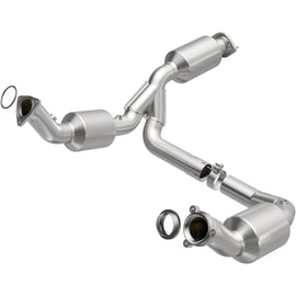 MagnaFlow 2021 Chevrolet Express 2500 4.3L Underbody Direct-Fit Catalytic Converter (280429)