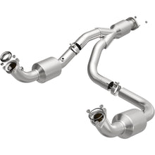 Load image into Gallery viewer, Magnaflow 12-20 Chevrolet Express 4500 Underbody 6.0L Direct Fit Catalytic Converter (280505)