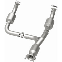 Load image into Gallery viewer, Magnaflow 12-20 Chevrolet Express 4500 Underbody 6.0L Direct Fit Catalytic Converter (280505)