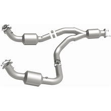 Load image into Gallery viewer, Magnaflow 12-20 Chevrolet Express 4500 Underbody 6.0L Direct Fit Catalytic Converter (280505)