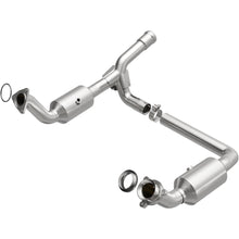 Load image into Gallery viewer, Magnaflow 19-20 GMC Sierra 1500 Single Underbody 4.3L/5.3L Direct Fit Catalytic Converter (280656)