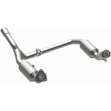 Load image into Gallery viewer, Magnaflow 19-20 GMC Sierra 1500 Single Underbody 4.3L/5.3L Direct Fit Catalytic Converter (280656)