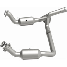 Load image into Gallery viewer, Magnaflow 19-20 GMC Sierra 1500 Single Underbody 4.3L/5.3L Direct Fit Catalytic Converter (280656)