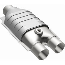 Load image into Gallery viewer, Magnaflow 2.5in./2in. S/D CAOBDII Universal Converter (4451337)