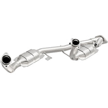Load image into Gallery viewer, Magnaflow 95-96 Ford Windstar 3.0L Direct Fit Converter (4451381)