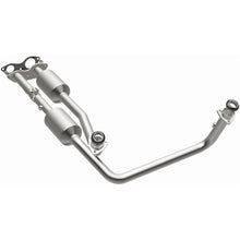 Load image into Gallery viewer, MagnaFlow Converter Direct Fit California Grade 96-00 GM Tahoe/Yukon/Escalade 5.7L (4451453)