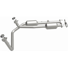 Load image into Gallery viewer, MagnaFlow Converter Direct Fit California Grade 96-00 GM Tahoe/Yukon/Escalade 5.7L (4451453)