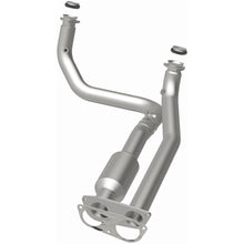 Load image into Gallery viewer, MagnaFlow California Grade Direct-Fit Catalytic Converter 96-00 Chevrolet / GMC K3500 V8 7.4L (4451470)