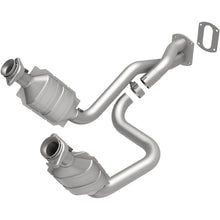 Load image into Gallery viewer, Magnaflow 2005 Ford F-250 Super Duty 6.8L Direct Fit Converter (4451631)