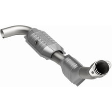 Load image into Gallery viewer, MagnaFlow Conv DF 01 Ford Trucks 4.6L (447121)