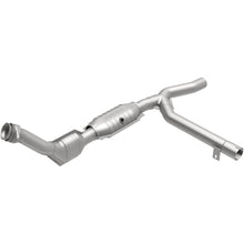 Load image into Gallery viewer, MagnaFlow Conv DF 01 Ford Trucks 4.6L (447122)