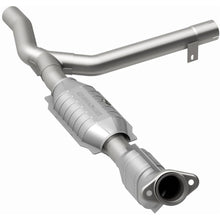 Load image into Gallery viewer, MagnaFlow Conv DF 01 Ford Trucks 4.6L (447122)