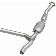 Load image into Gallery viewer, MagnaFlow Conv DF 01 Ford Trucks 4.6L (447122)
