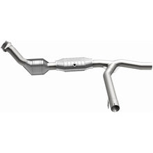 Load image into Gallery viewer, MagnaFlow Conv DF 01 Ford Trucks 4.6L (447122)