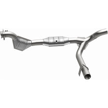 Load image into Gallery viewer, MagnaFlow Conv DF 01 Ford Trucks 4.6L (447124)