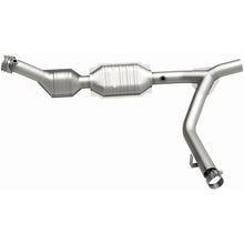 Load image into Gallery viewer, MagnaFlow Conv DF 01 Ford Trucks 5.4L (447126)