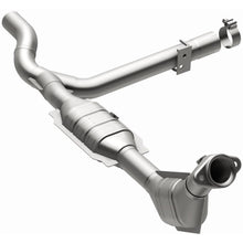 Load image into Gallery viewer, MagnaFlow Conv DF 99-00 Ford F-150 4.6L (447136)