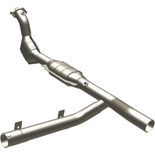 Load image into Gallery viewer, MagnaFlow Conv DF 97 Ford Expedition 4.6L (447150)