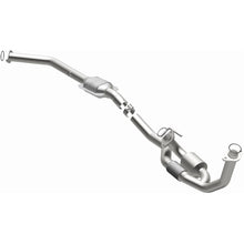 Load image into Gallery viewer, Magnaflow 98-00 Toyota Sienna 3.0L Direct Fit Converter (447163)