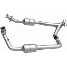 Load image into Gallery viewer, Magnaflow Conv DF 2002 Ford E-Series Vans 5.4L (447378)