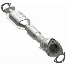 Load image into Gallery viewer, Magnaflow Conv DF 00-03 Saturn 3L rr CA (451000)