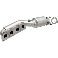 Load image into Gallery viewer, Magnaflow Conv DF 02-04 Volkswagen Passat 4.0L (452796)