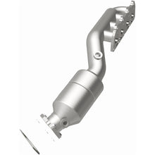 Load image into Gallery viewer, Magnaflow Conv DF 02-04 Volkswagen Passat 4.0L (452799)