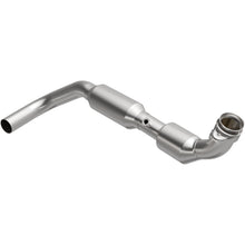Load image into Gallery viewer, MagnaFlow Exhaust Products 2003-2004 Lincoln Navigator 5.4L California Grade CARB Compliant Direct-Fit Catalytic Converter (4583077)