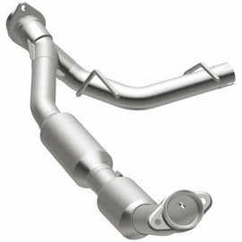 MagnaFlow Exhaust Products 2003-2004 Ford Expedition 5.4L California Grade CARB Compliant Direct-Fit Catalytic Converter (4583078)