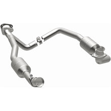 Load image into Gallery viewer, Magnaflow 2003 Ford E-350 Super Duty 5.4L Direct Fit Converter (4583378)