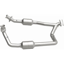 Load image into Gallery viewer, Magnaflow 2003 Ford E-350 Super Duty 5.4L Direct Fit Converter (4583378)