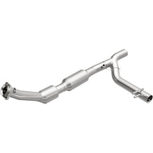 Load image into Gallery viewer, MagnaFlow Exhaust Products 2002-2003 Ford F-150 5.4L California Grade CARB Compliant Direct-Fit Catalytic Converter (4583412)