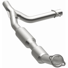 Load image into Gallery viewer, MagnaFlow Exhaust Products 2002-2003 Ford F-150 5.4L California Grade CARB Compliant Direct-Fit Catalytic Converter (4583412)