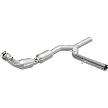 Load image into Gallery viewer, MagnaFlow Exhaust Products 2004 Ford F-150 5.4L California Grade CARB Compliant Direct-Fit Catalytic Converter (4583706)
