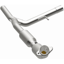Load image into Gallery viewer, MagnaFlow Exhaust Products 2004 Ford F-150 5.4L California Grade CARB Compliant Direct-Fit Catalytic Converter (4583706)
